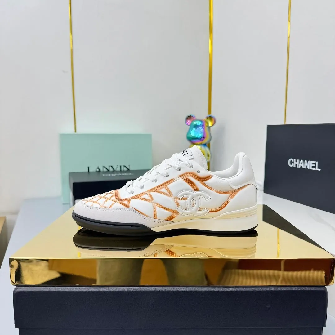 👟👟Ex-factory price 620👟👟 Top version Chanel Chanel - 2025 counter top casual sports shoes This sneaker is a classic design; the upper is electro-embroidered with a variety of techniques; the outsole is fashionable and sporty; it is extraordinary and incorporates a variety of color matching elements... The diversified mix and match is very beautiful and versatile, and can be used for leisure, fashion, sports and outdoor... ꫛꫀꪝ Go➫ Material: ❶Upper is made of: original cowhide ❷Inner lining is made of: original imported sheepskin ❸Outsole is based on: original TPU combination outsole Special counter boutique packaging complete set for women 35–41